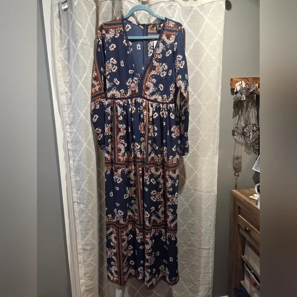 forever 21 blue floral maxi dress Fionna Maxi Dress - Blue Floral main image 0